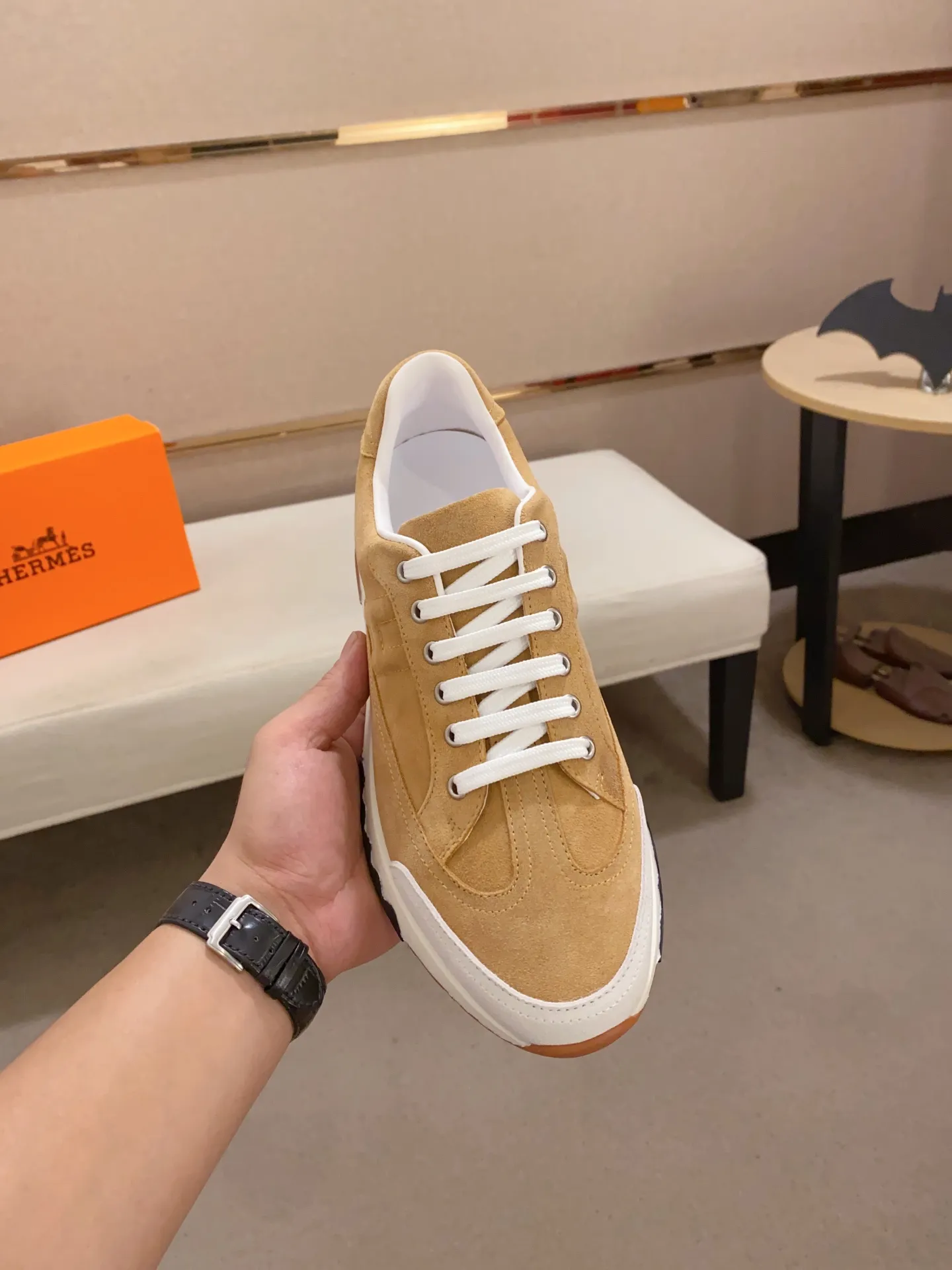 Ex-factory price: 500💰《HERMES》【Classic Original Version】Hermès; Top 🔝 Purchasing Agency 🔍🔍Men's latest 🇺🇸 counters are sold simultaneously, original imported from Italy ▲▲First-layer cowhide ▲▲ (high-end, extravagance and class) times) Exquisite workmanship (Italian 🇮🇹Imported water-dyed 🐂cowhide lining) sole: Original sole provided by the original factory, ⚠️exclusive double-layer activity·TPR·rubber·combined molded outsole; super comfortable·wear-resistant·non-slip·environmental protection The real thing is more beautiful if you take the real thing (high quality, follow the order), you can enter and exit the counter at will * Number of yards: 38·39·40·41·42·43·44# (can be customized 45.)